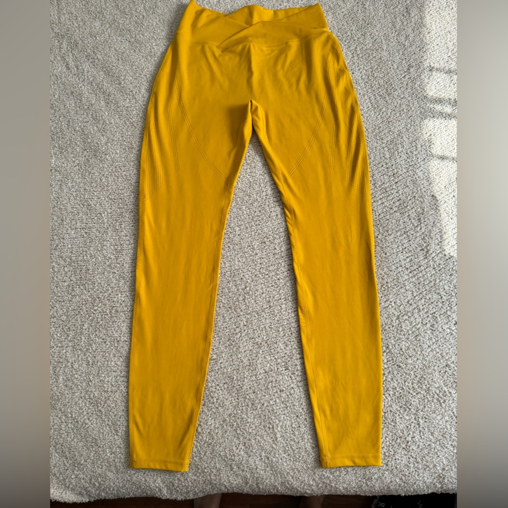 Alphalete  LEGGINGS SIZE MEDIUM NEVER WORN
